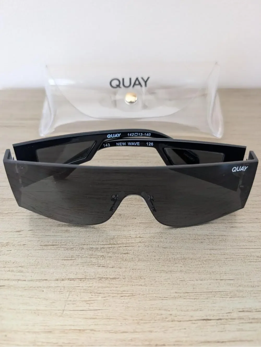 NEW Quay Australia New Wave Shield Sunglasses Black With Case